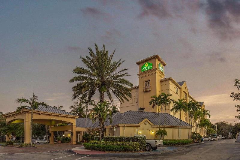 La Quinta Inn & Suites by Wyndham Miami Airport West