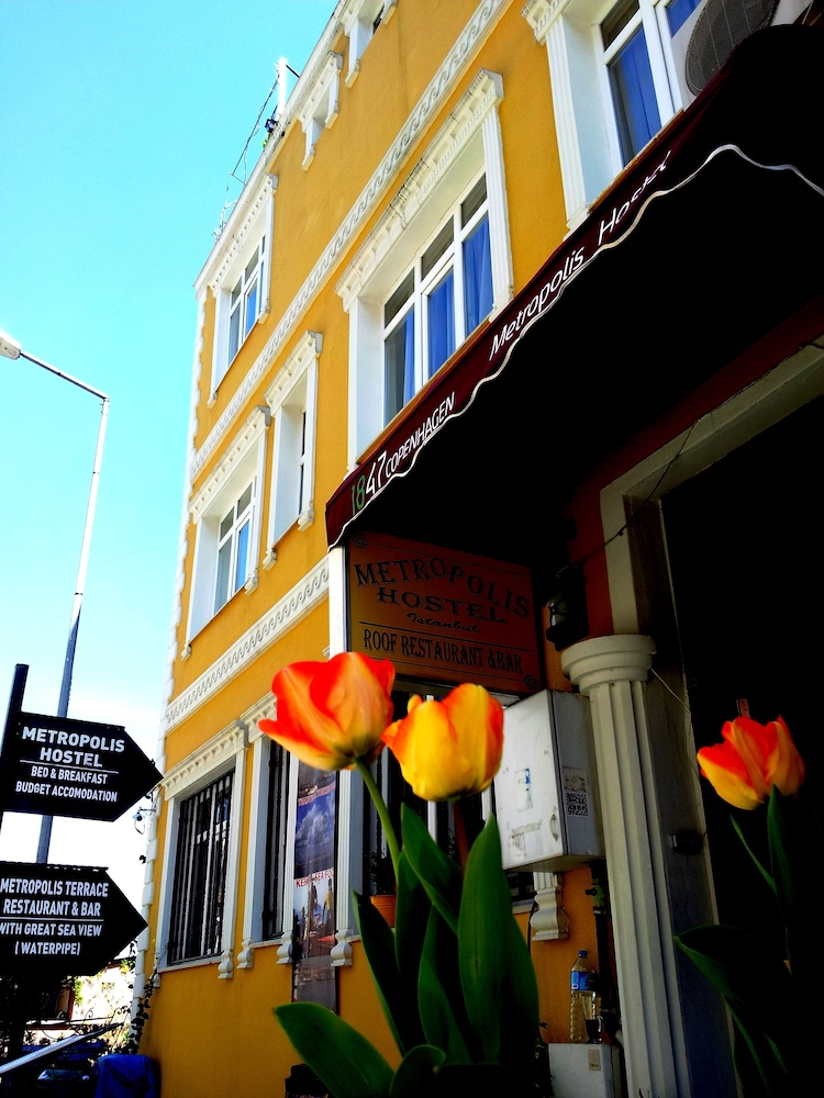 Metropolis Hostel