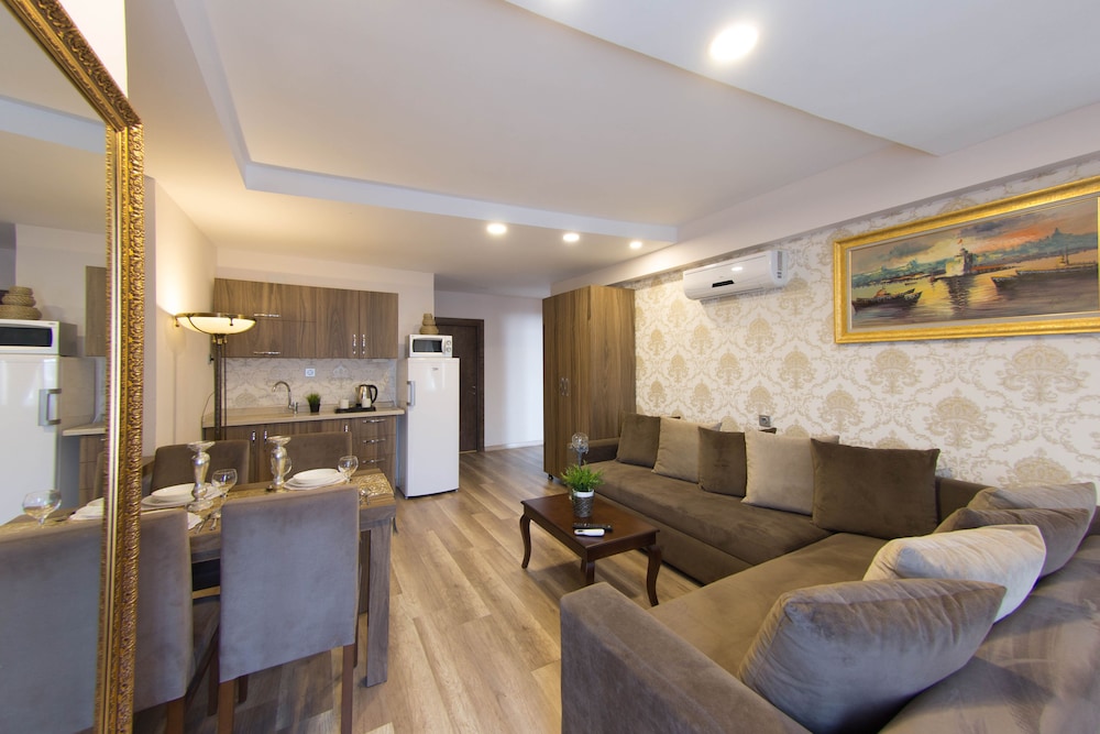 A Palace Hotel & Suites