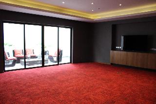 Love It Signature Hotel