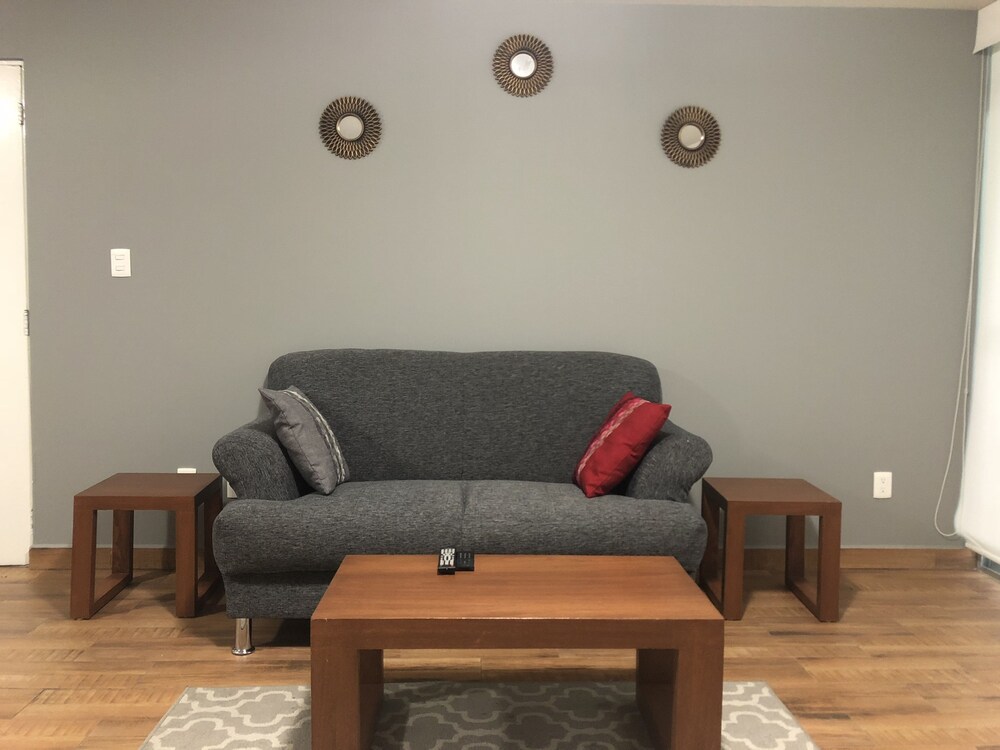 Grupo Kings Suites Horacio 1525