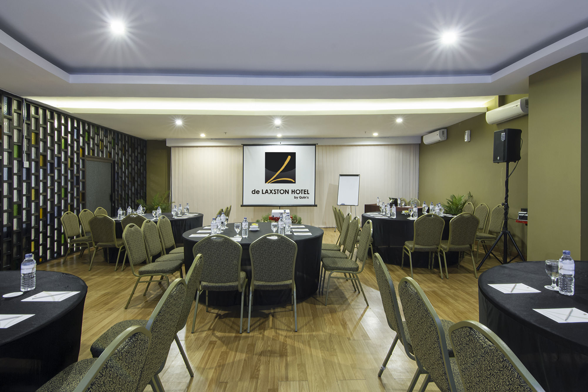 De Laxston Hotel by Quin's