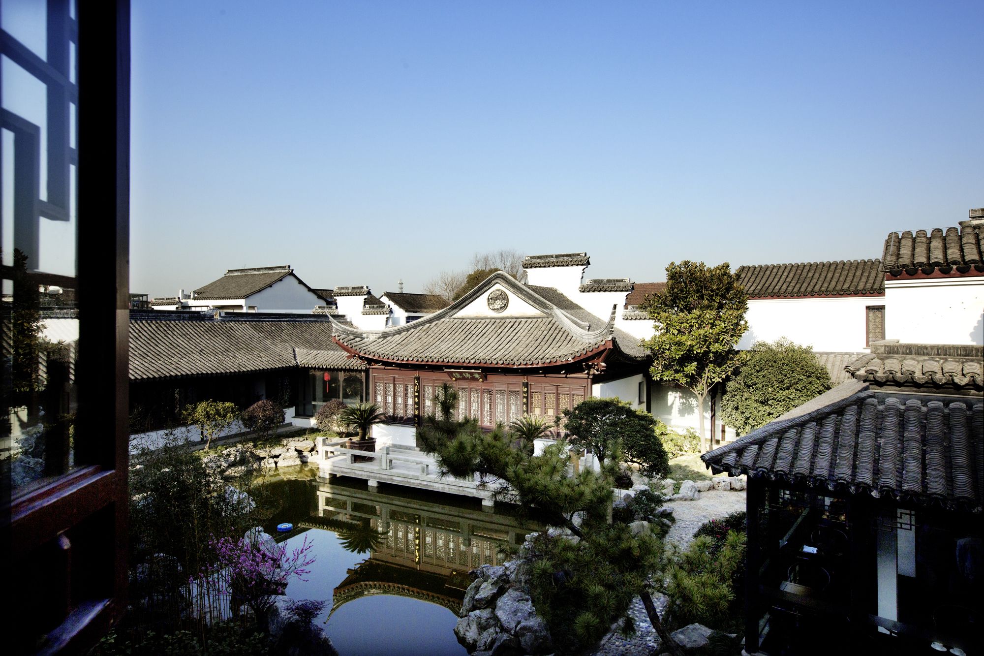 Graceland Garden Court Hotel