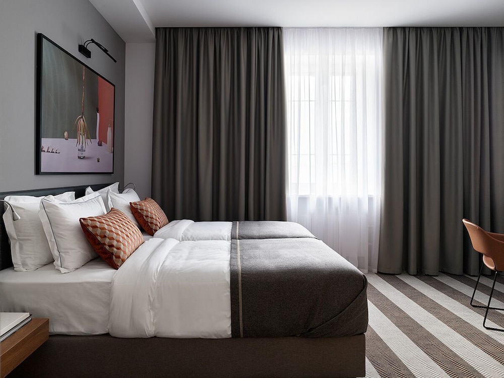 B60 Hotel