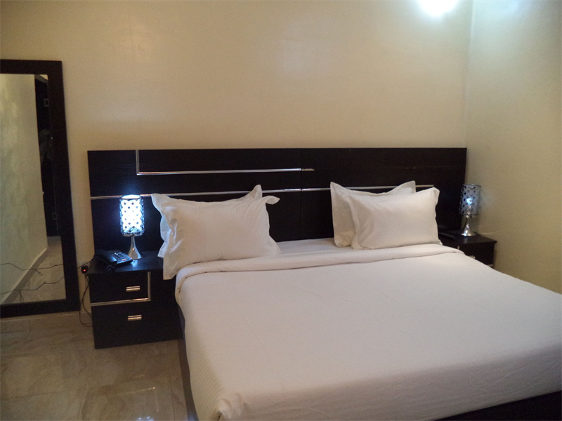 Pine Crest Exclusive Hotel & Suite