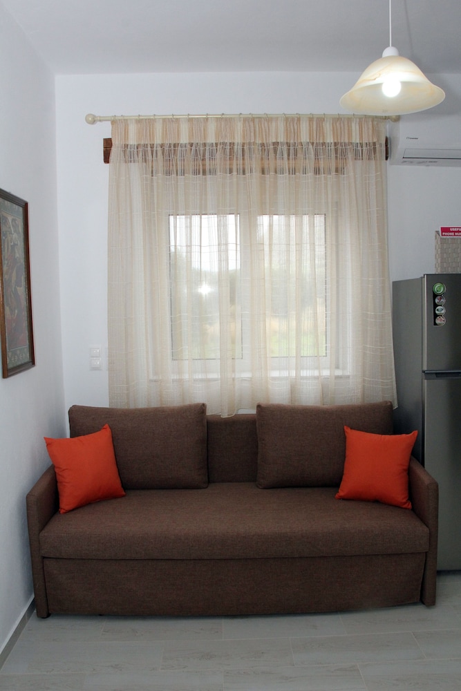 Haraki Stone Apartments