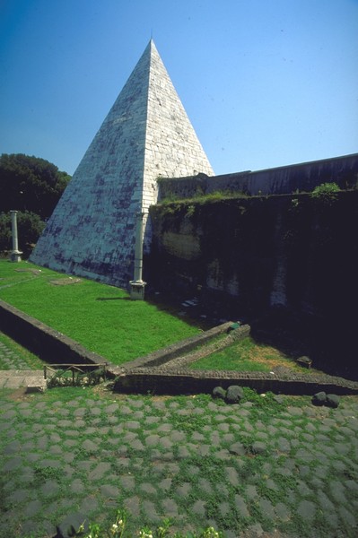 Aabacus Roman Pyramid House