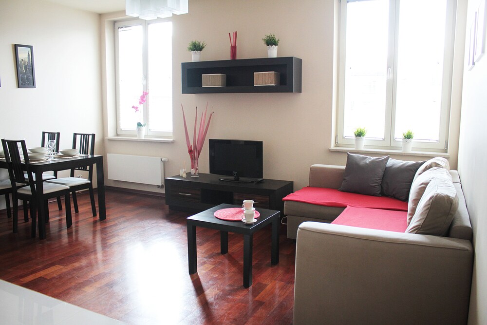 FriendHouse Apartments