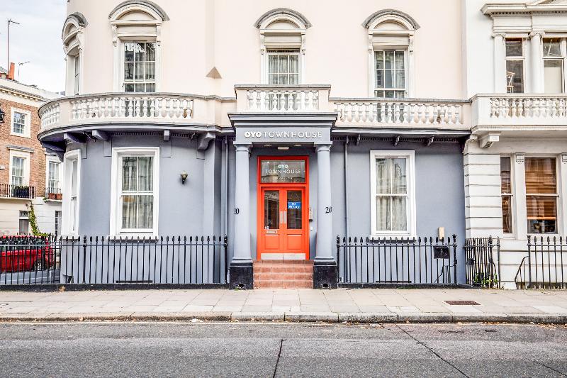 OYO Townhouse New England Victoria