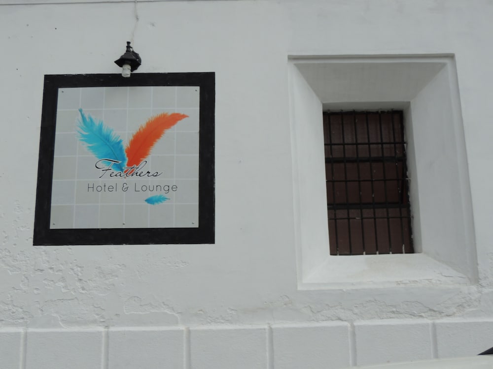 Feathers Hotel And Lounge