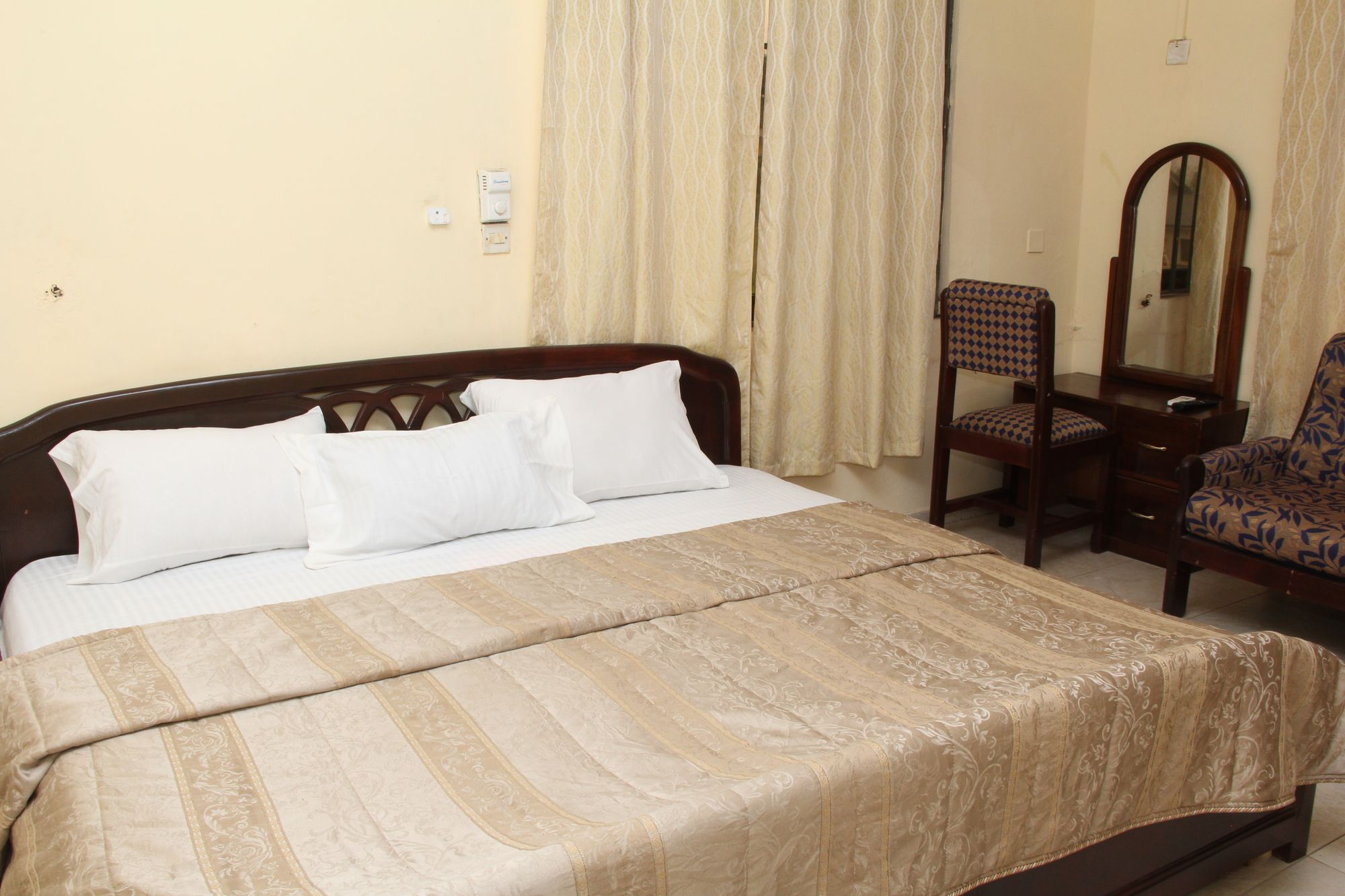 Vis A Vis Hotel