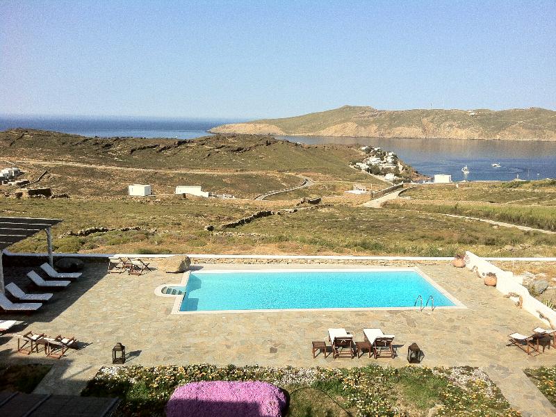 Yakinthos Residence