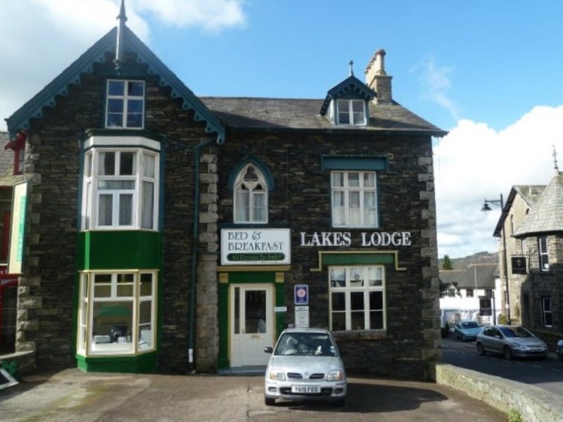 Lakes Lodge