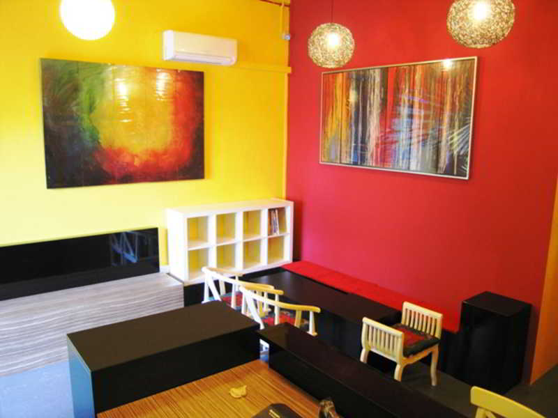 Moni Gallery Hostel