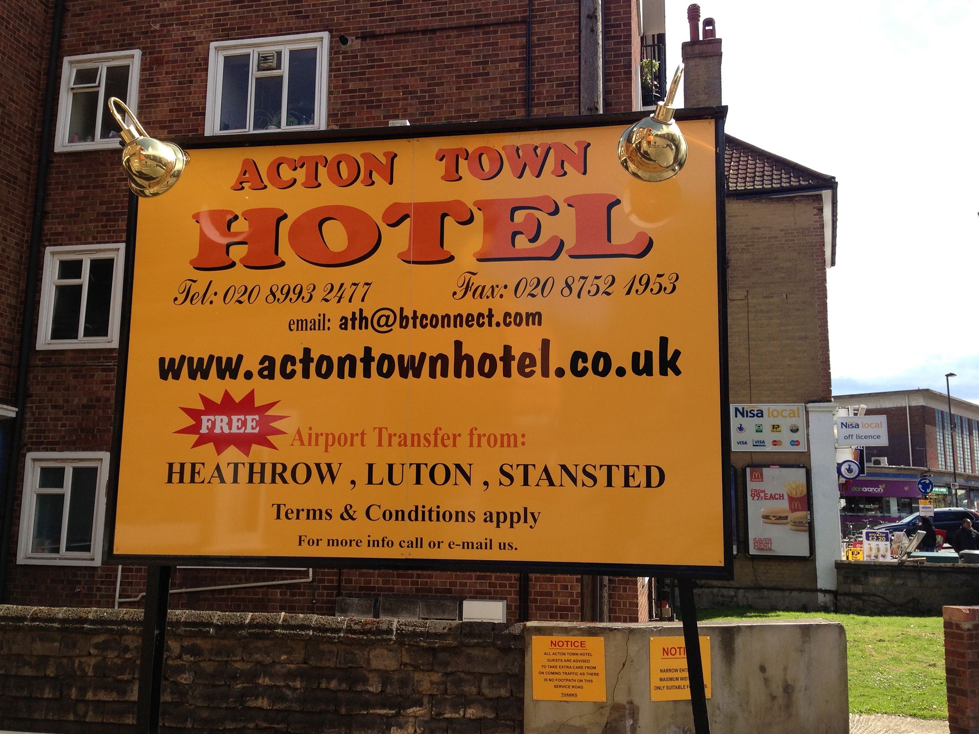 Acton Town Hotel