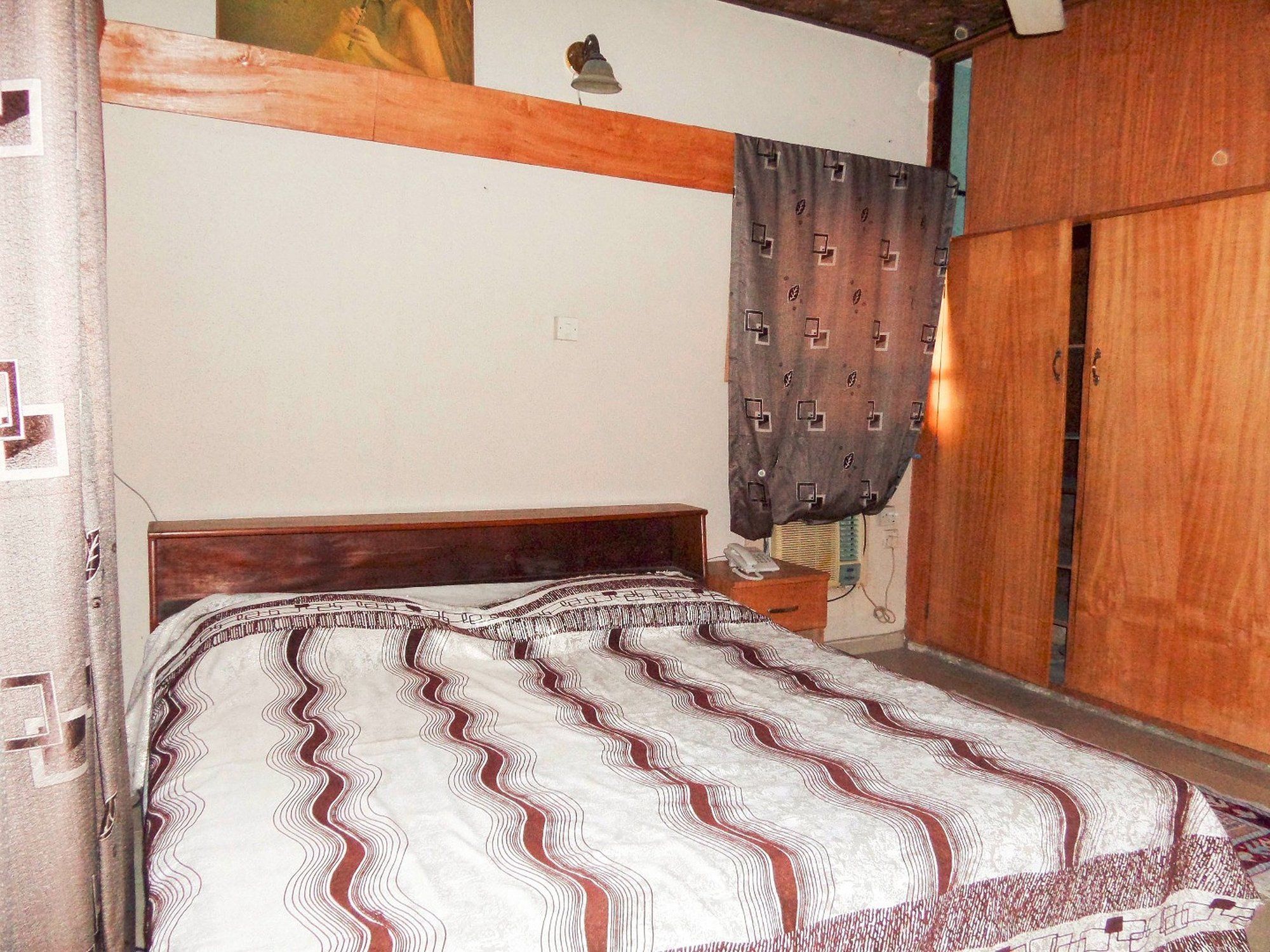 Deke Hotel and Suites