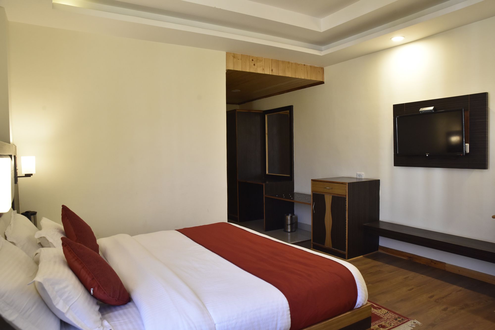 Hotel The Red Apple by OYO Rooms
