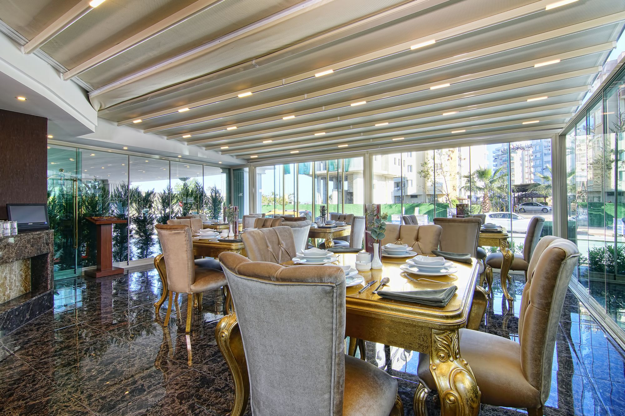 S White Hotel