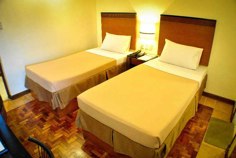 OYO 406 Royal Parc Inn & Suites