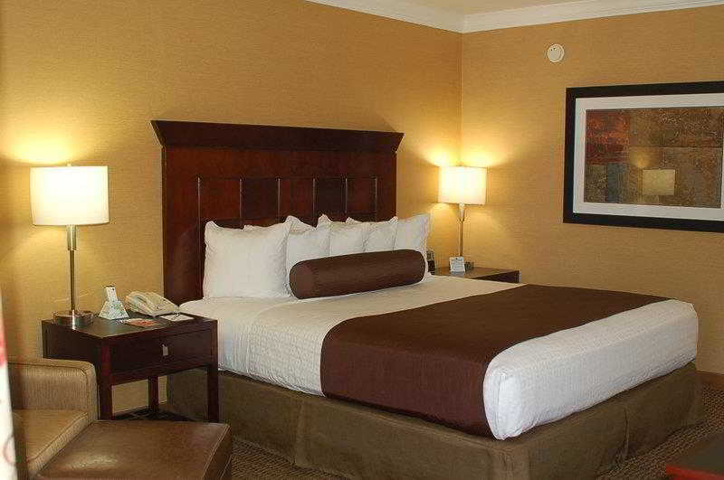 Best Western Plus Carriage Inn Sherman Oaks