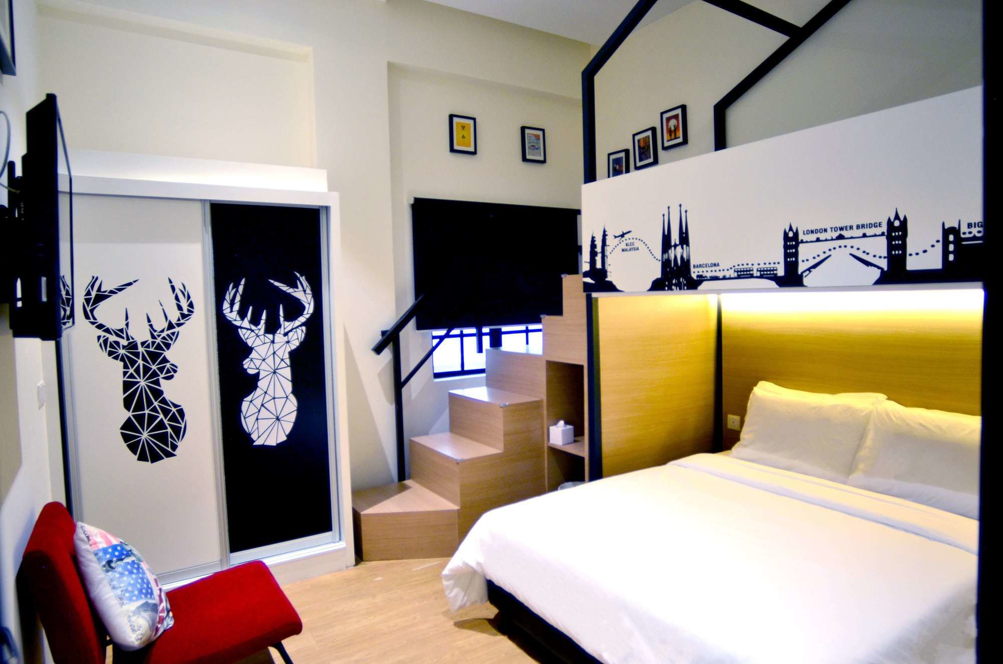 Don's Den Hotel