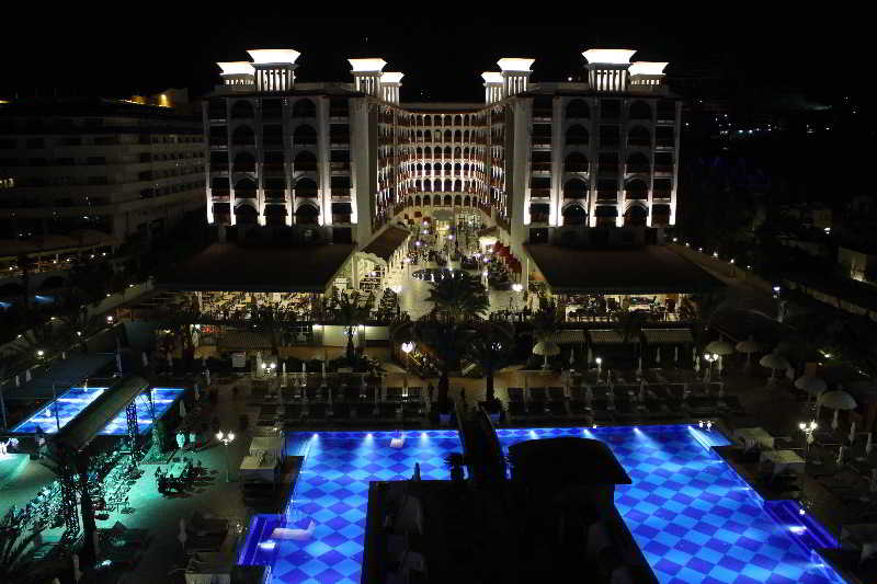 Quattro Beach Spa & Resort Hotel