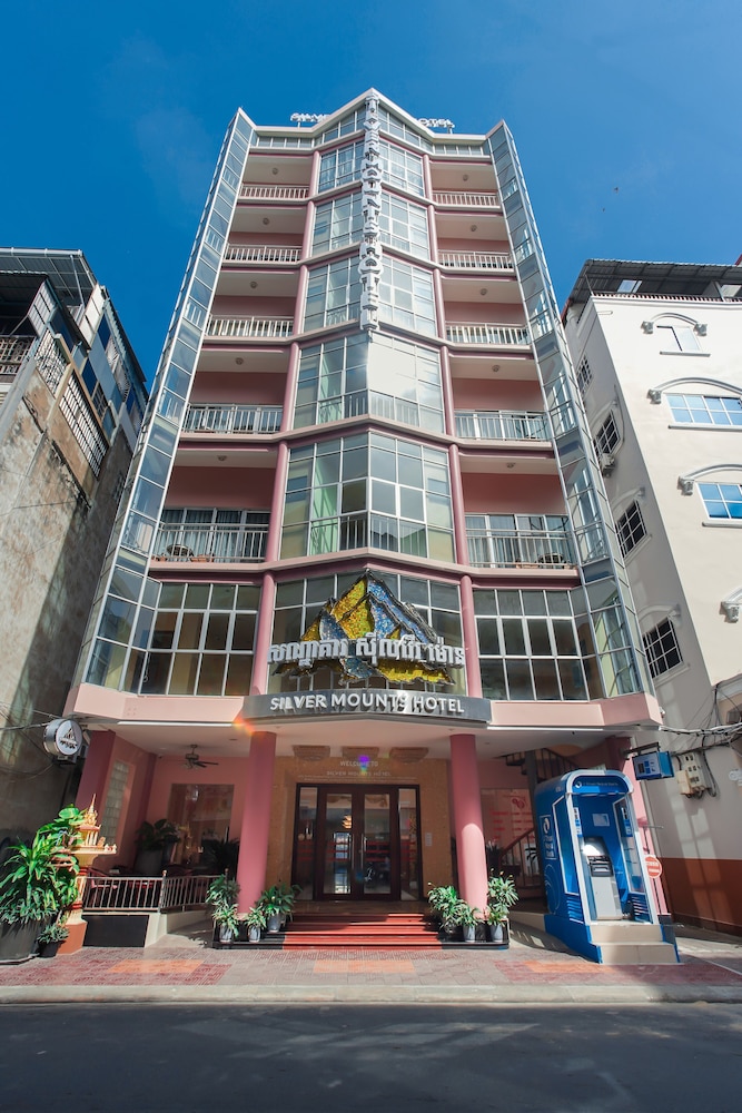 Silver Mounts Hotel