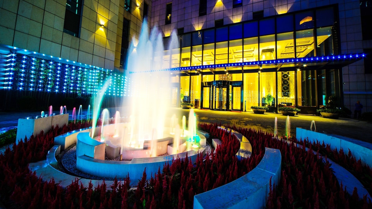Paramount & Gallery Hotel