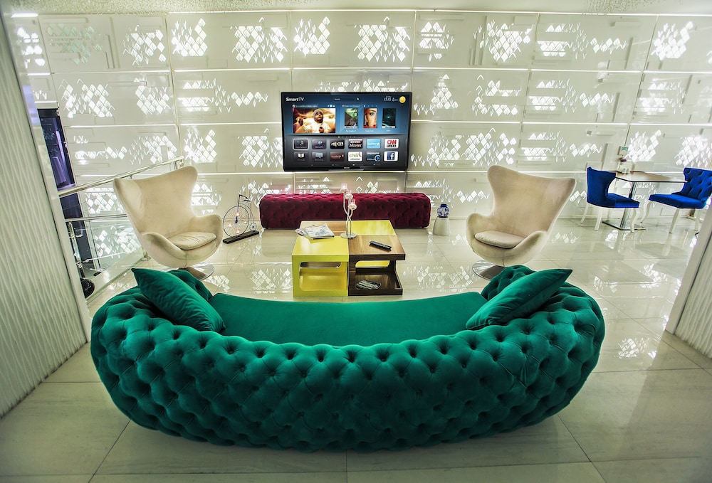 Demonti Hotel