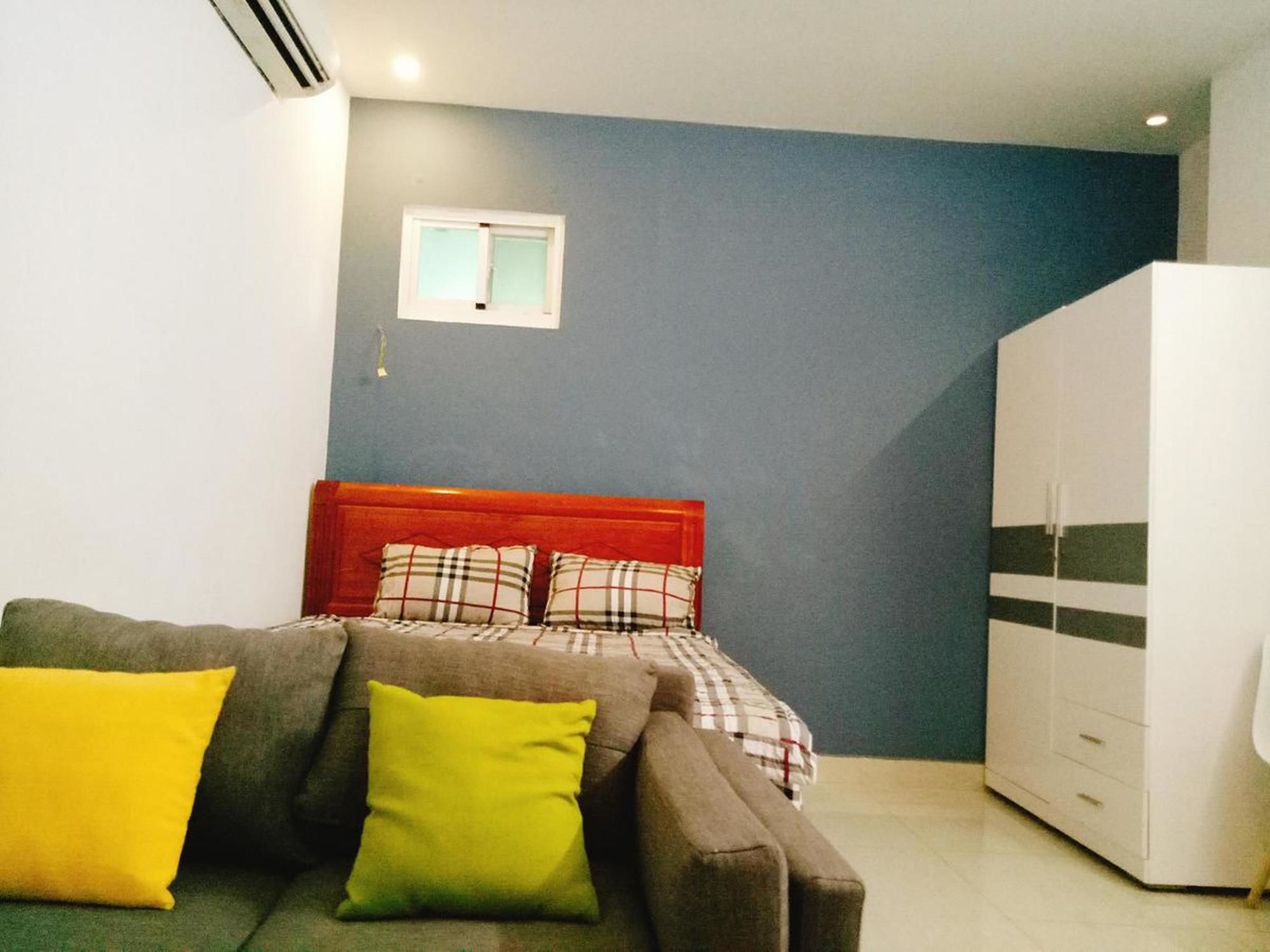 Smiley Apartment 8