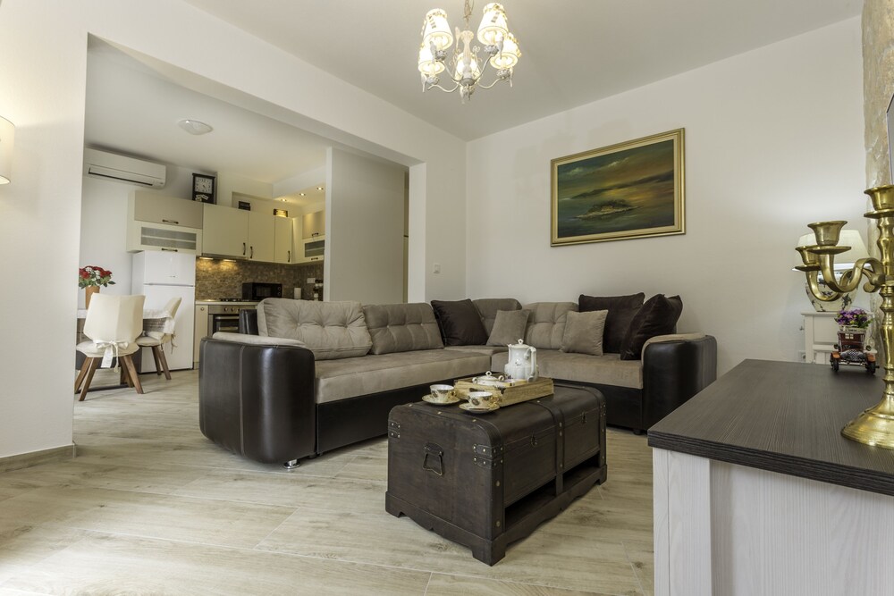 Apartments Capitis