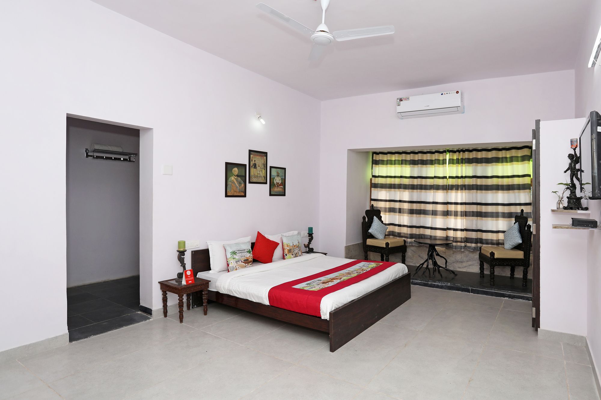 Oyo Home 10298 Near Sukhadia Circle