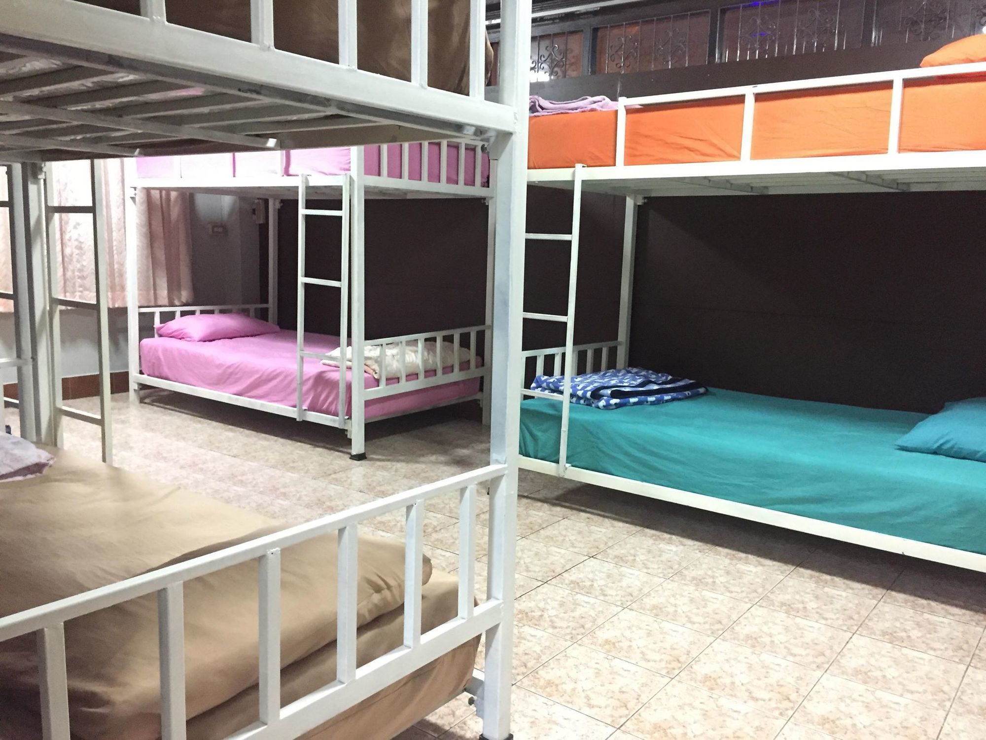 Empo Hostel @ 30 Onnut