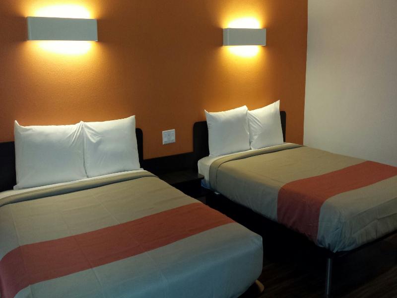 Motel 6 Oceanside Marina