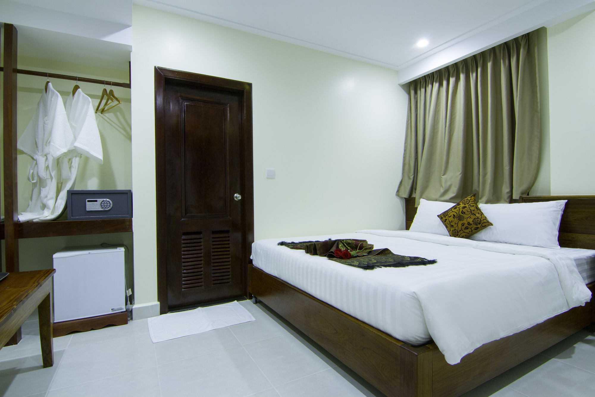 Rose Emerald Hotel