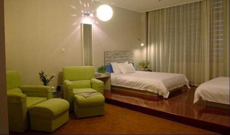 Hotel the Land
