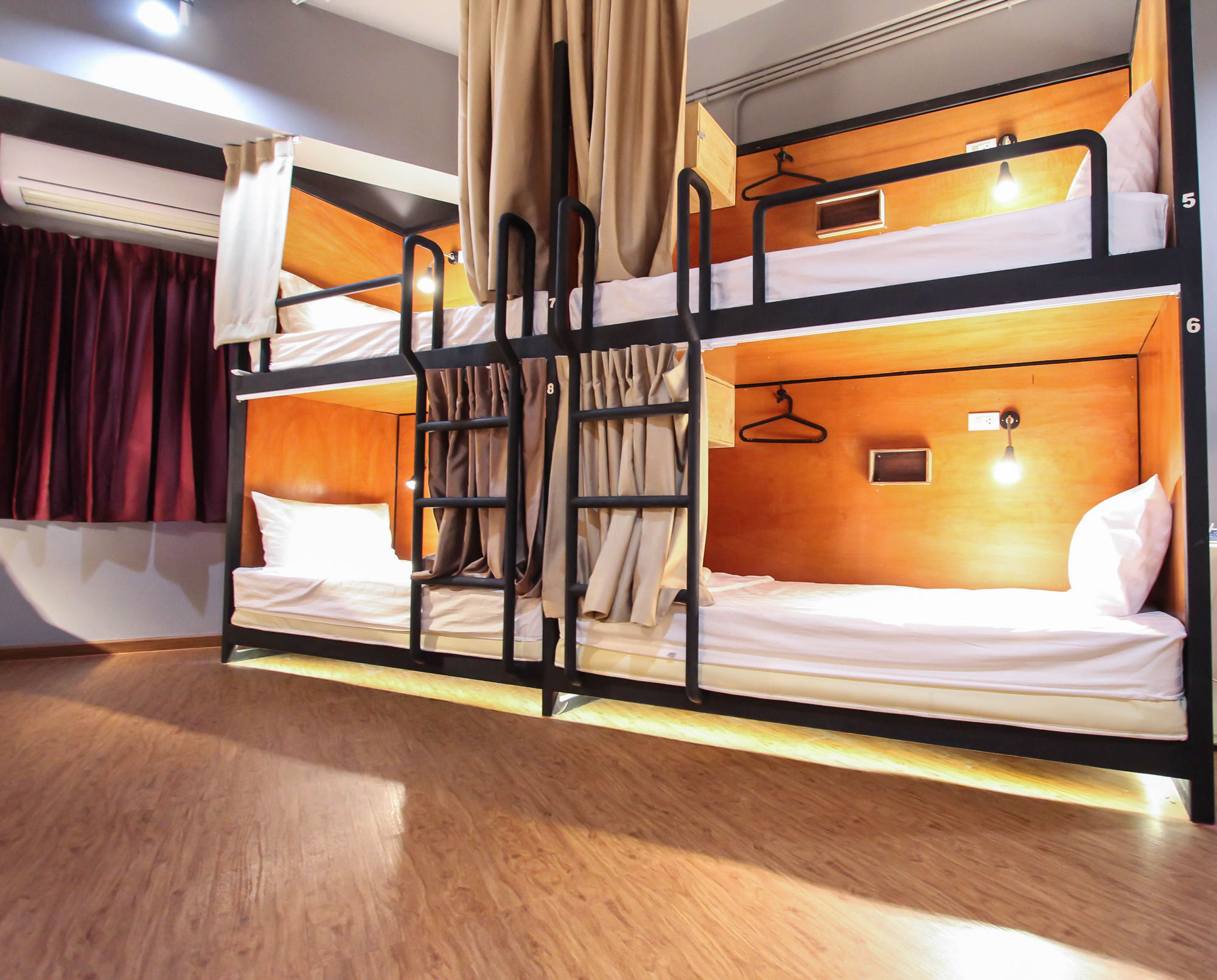 Thonglor Travellers Hostel and Cafe
