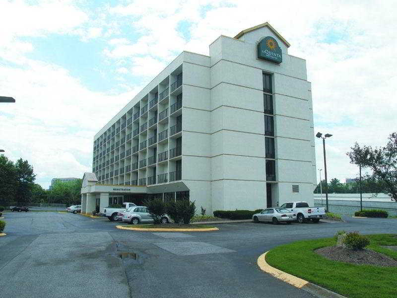 La Quinta Inn & Suites by Wyndham Nashville Airport/Opryland