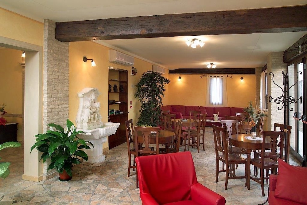 Ca' Del Rio Resort