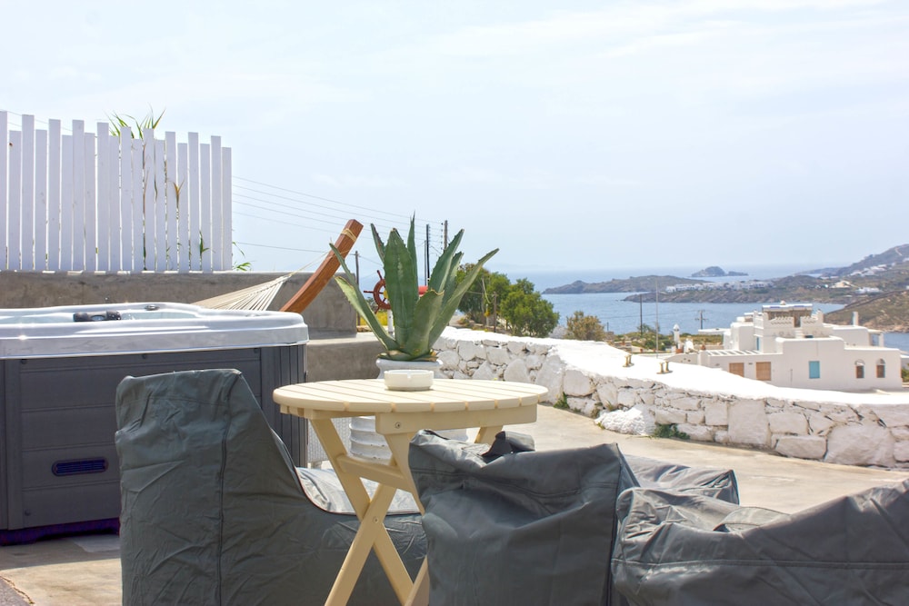 Anixi Lounge Suites Adults Only
