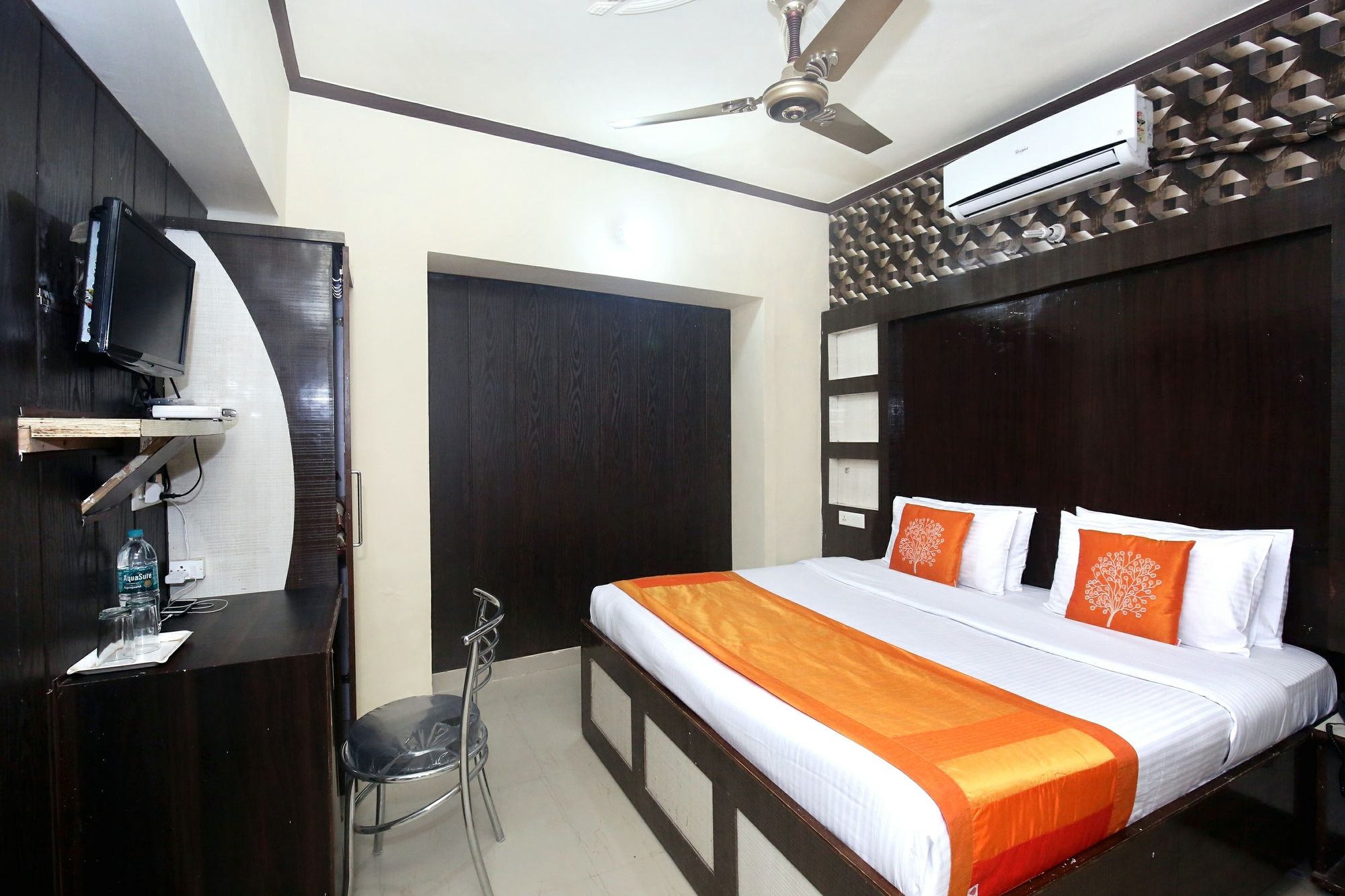 Hotel Guru Kalgidhar Residency by OYO Rooms