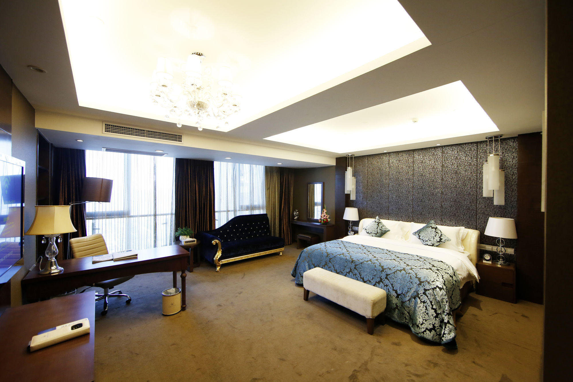 New Beacon Luguang International Hotel