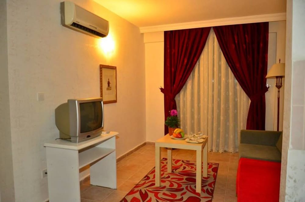 Almila Side Suite