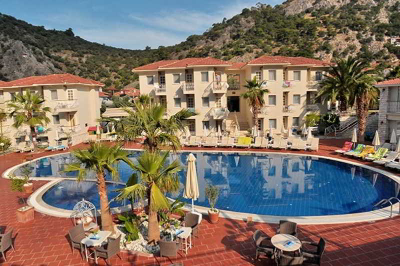 Blue Lagoon Delux Hotel