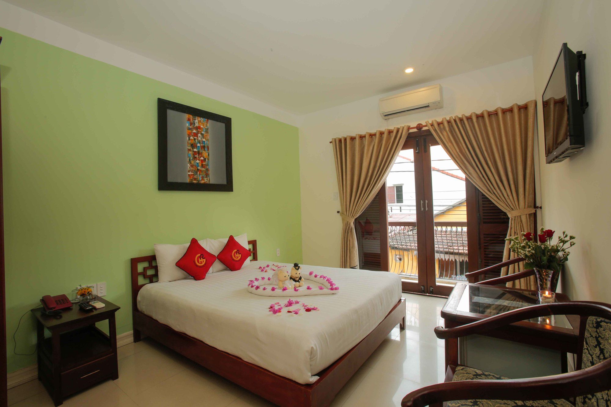 Golden River Hotel