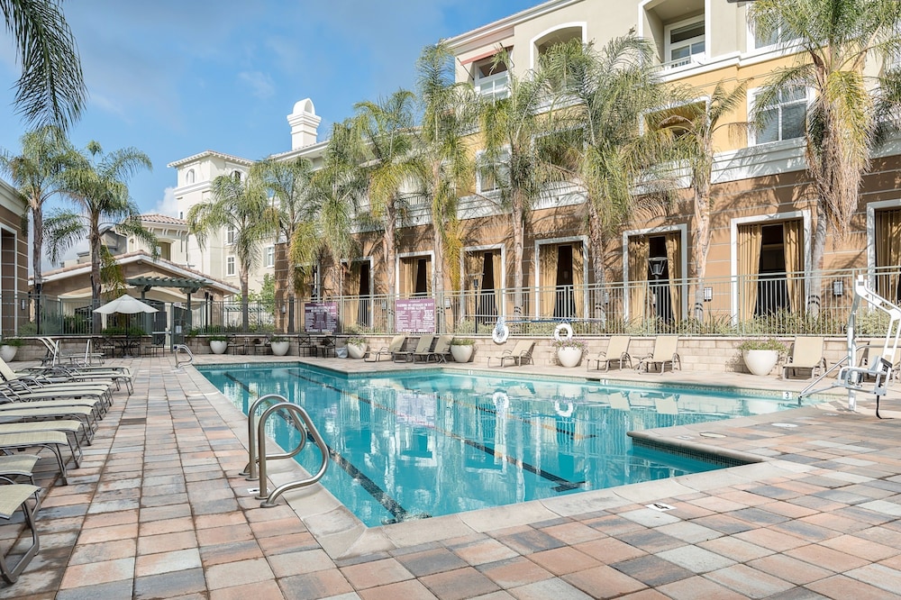 Global Luxury Suites Baypointe Station