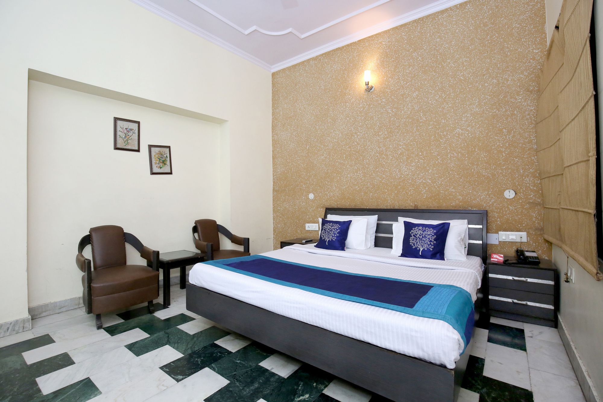 Hotel Roopa International by OYO Rooms