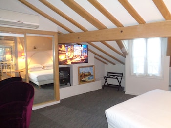 Les Degres De Notre Dame