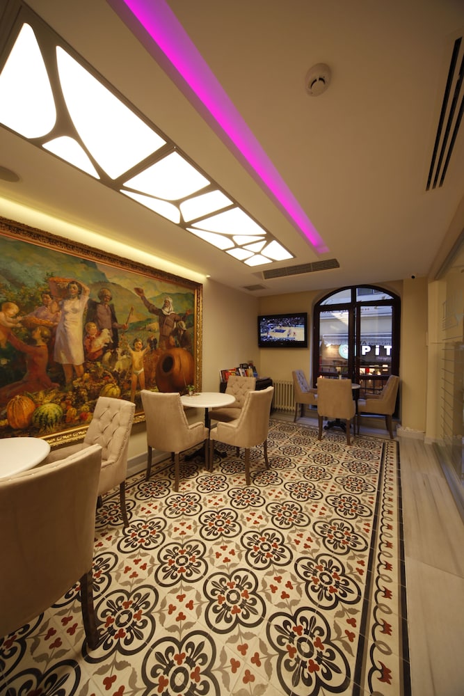 Triada Boutique & Residence