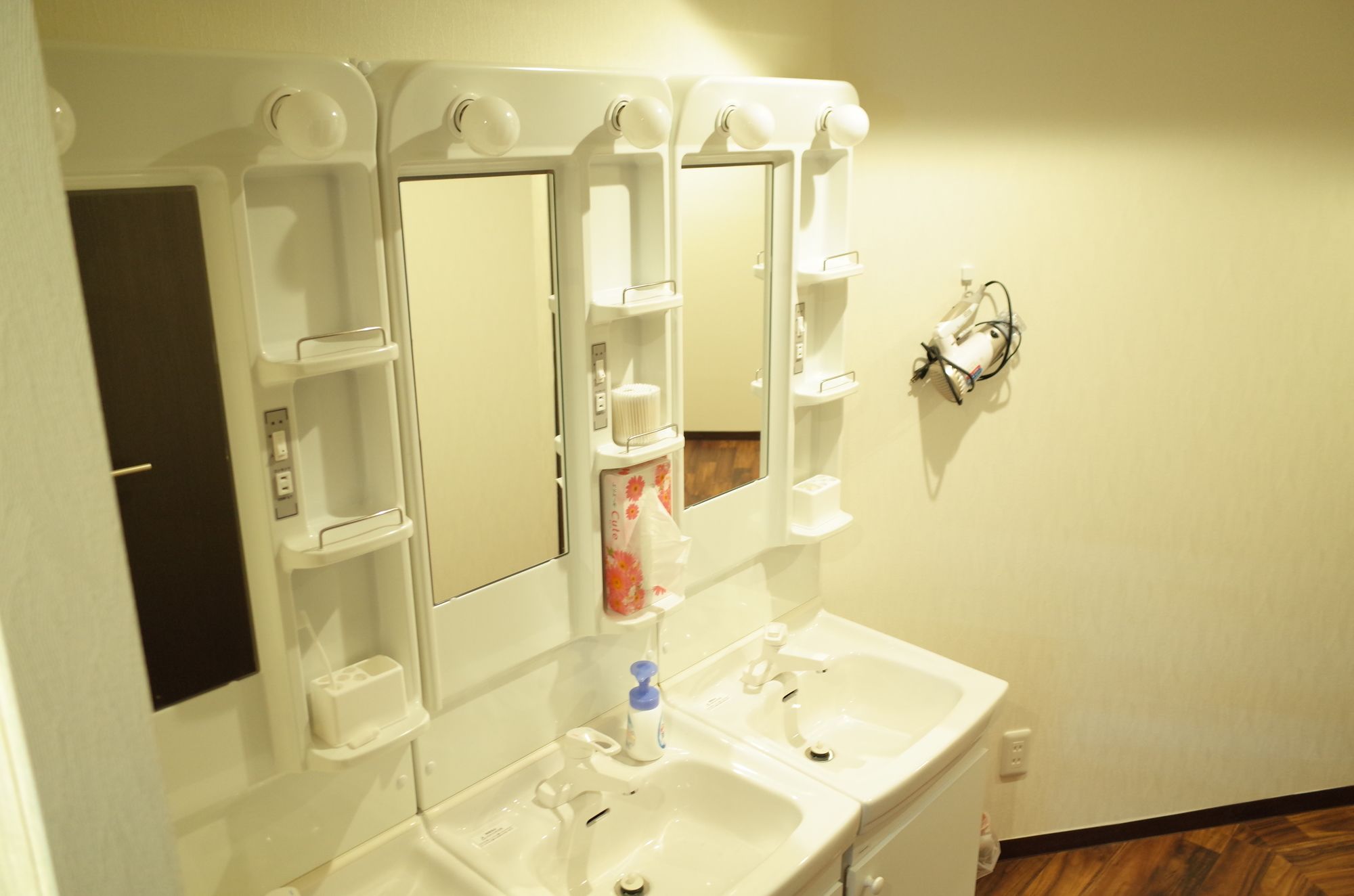 bnb+ Shinjuku Castle - Hostel